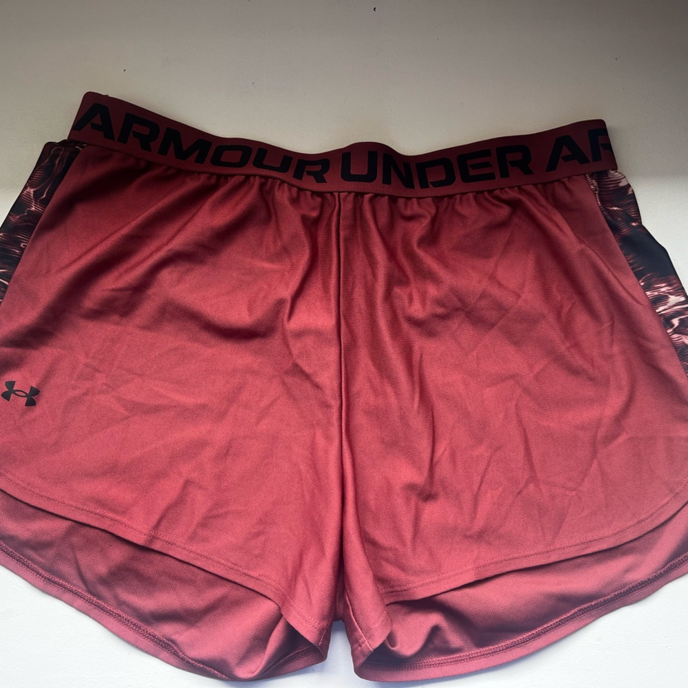 Under Armour  Athletic Shorts XL